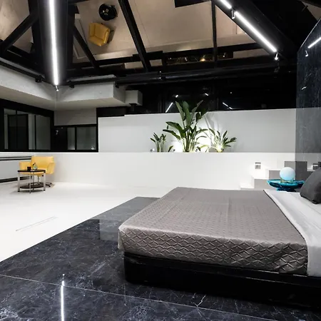 Extreme Luxury In With Private Pool, And Gym *